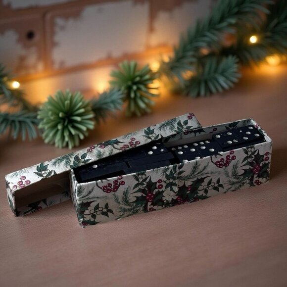 Vintage Black  28 Dominoes  With Embossed Lion Design & Festive Holly Berry Box - Picture 5 of 9
